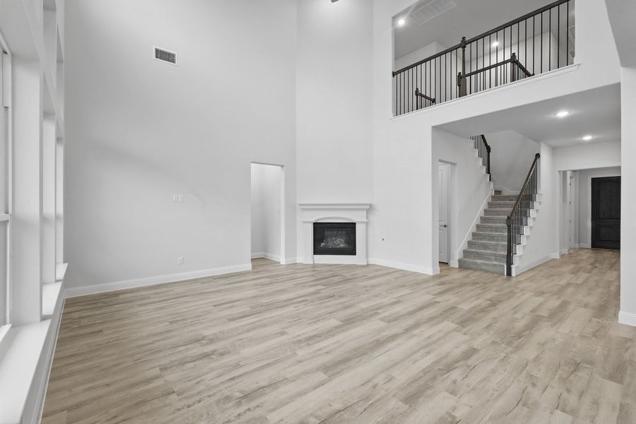 Representative unfurnished interior of a home built from the Classic Series - Dartmouth by DRB Homes in Oaks at San Gabriel, Georgetown (Image 19).