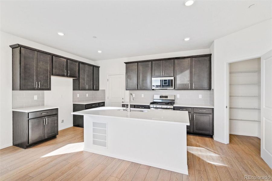Furnished interior view inside a new home in Turnberry, Commerce City (Image 12).