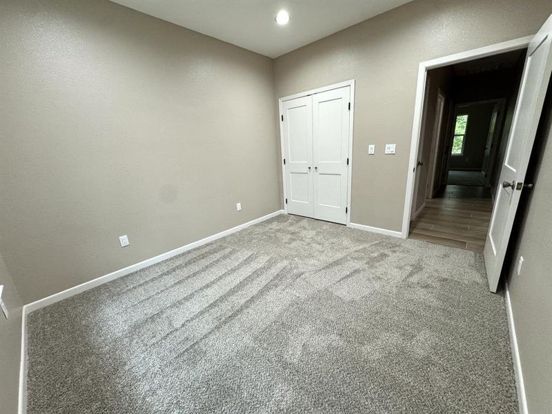 Spacious, unfurnished interior of a new home in , Powderly (Image 8).