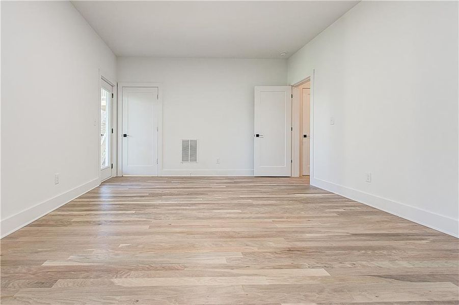 Spacious, unfurnished interior of a new home in , Atlanta (Image 28). Spacious, unfurnished interior of a new home in , Atlanta (Image 28).
