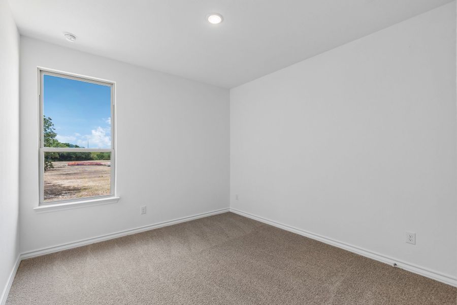 Spacious, unfurnished interior of a new home in Eagle Cove, Denton (Image 26).