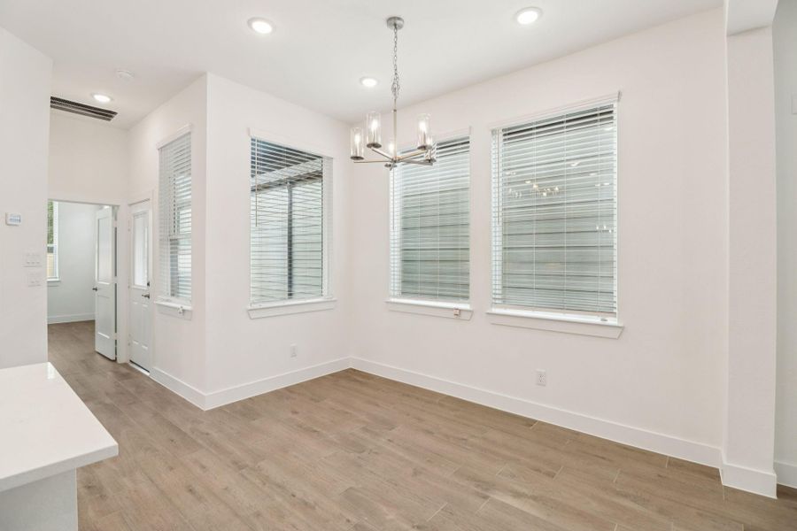 Spacious, unfurnished interior of a new home in Kresston 50's, Montgomery (Image 27).