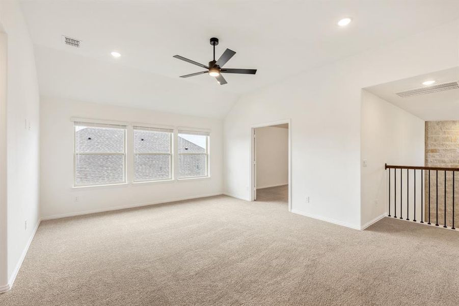 Spacious, unfurnished interior of a new home in Sonoma Verde, Rockwall (Image 33).