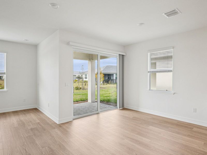 Spacious, unfurnished interior of a new home in Crescent Lakes - Reserve Series, Punta Gorda (Image 11).