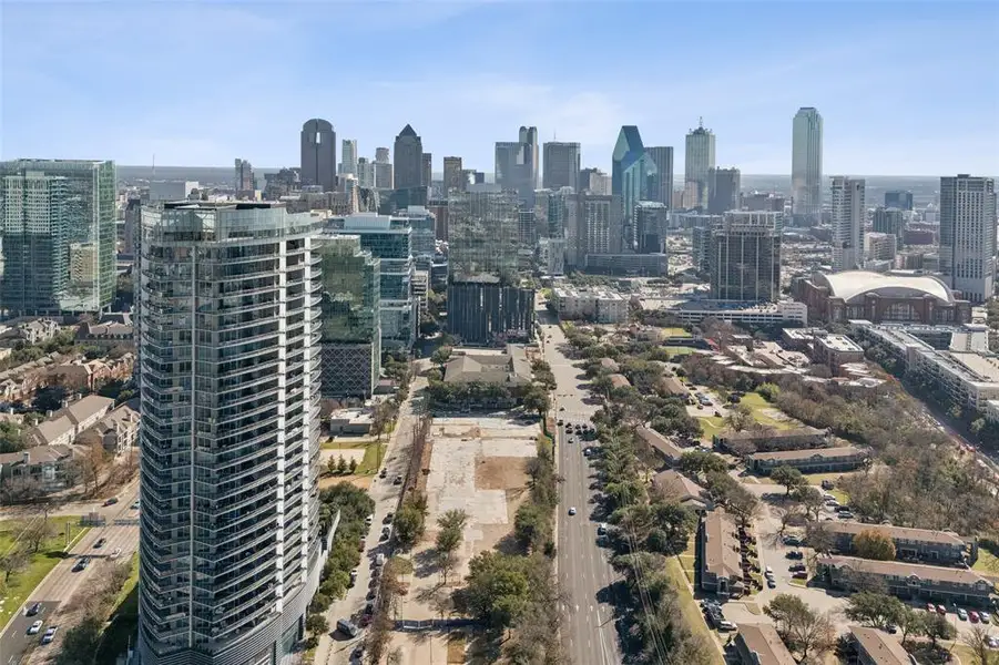 Condo located in Dallas, TX showcasing its design and architecture (Image 3). Condo located in Dallas, TX showcasing its design and architecture (Image 3).