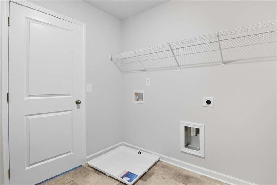 Spacious, unfurnished interior of a new home in Creekside Landing, Dallas (Image 27).