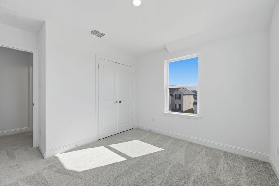 Spacious, unfurnished interior of a new home in Highland Lakes, McKinney (Image 25).