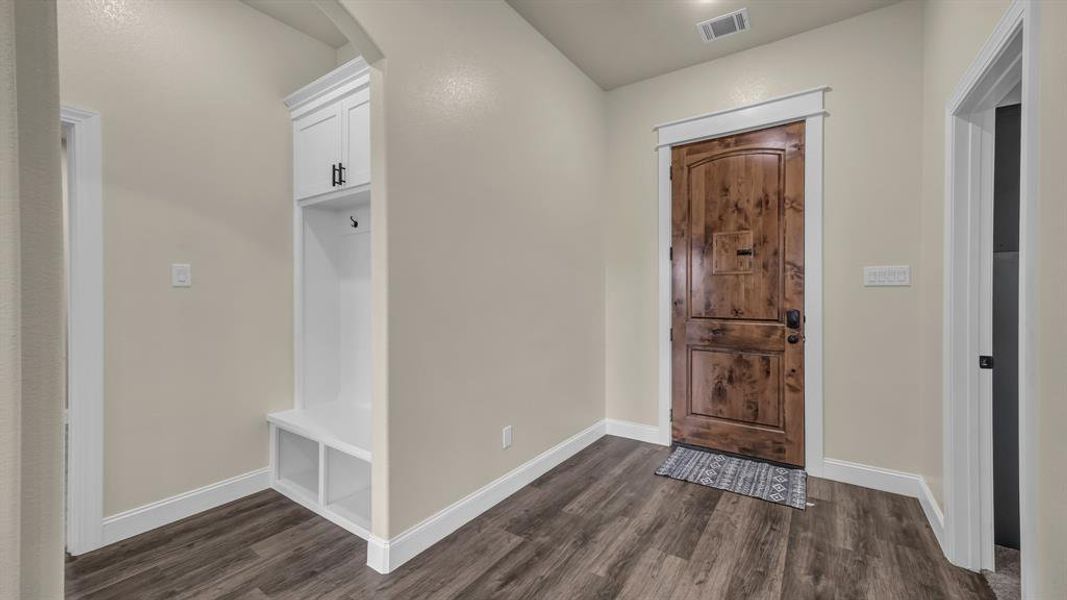 Spacious, unfurnished interior of a new home in , Granbury (Image 21).