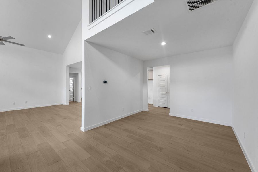 Spacious, unfurnished interior of a new home in Grand Mason Crossing, Katy (Image 14).