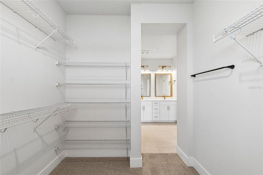 Spacious, unfurnished interior of a new home in , Sarasota (Image 17).