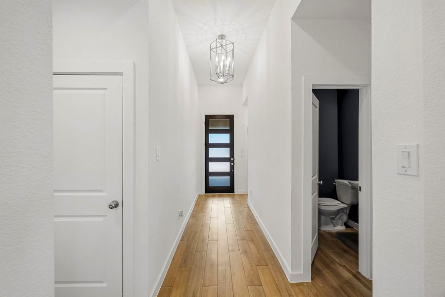 Spacious, unfurnished interior of a new home in Meridiana, Iowa Colony (Image 14).