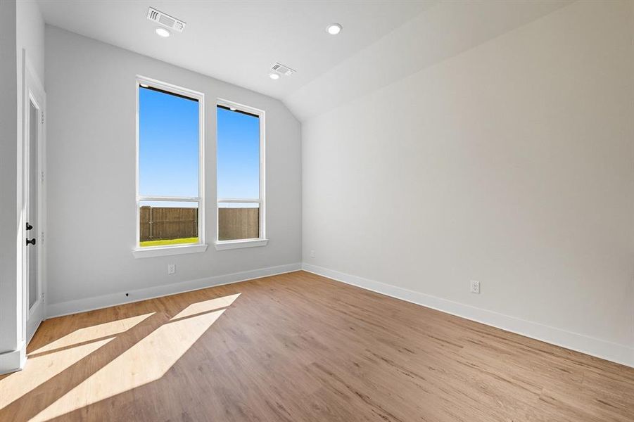 Spacious, unfurnished interior of a new home in Canyon Creek Estates, Sherman (Image 15). Spacious, unfurnished interior of a new home in Canyon Creek Estates, Sherman (Image 15).