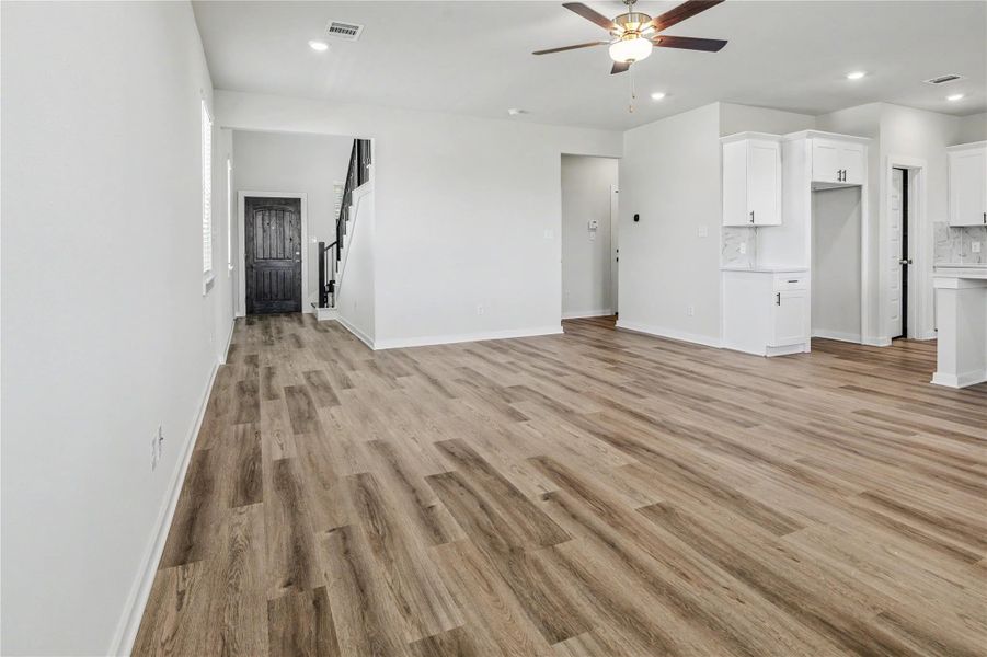 Spacious, unfurnished interior of a new home in Glendale Lakes, Rosharon (Image 40).