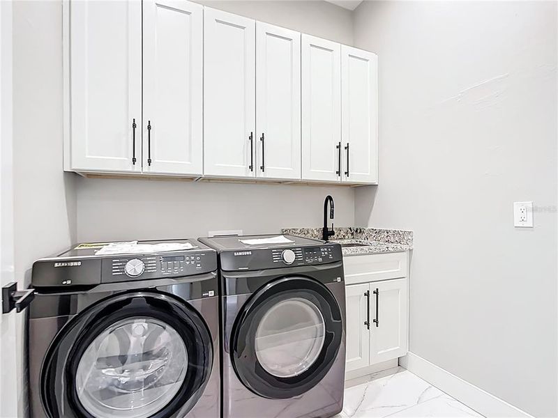 Spacious, unfurnished interior of a new home in , Englewood (Image 38).