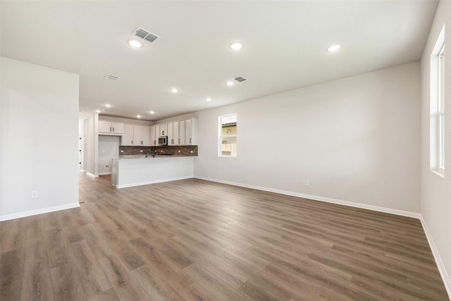 Spacious, unfurnished interior of a new home in Patterson Ranch, Georgetown (Image 24).