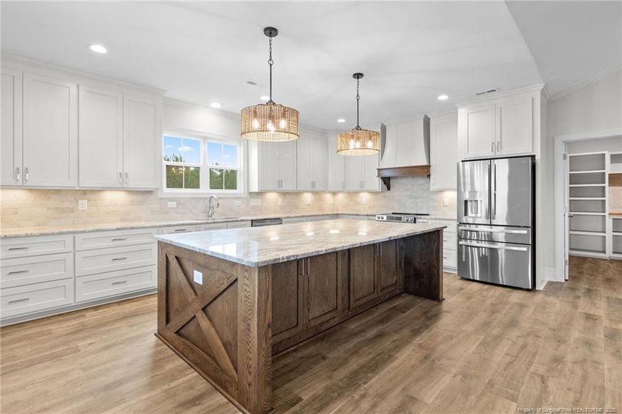 Large island with storage Large island with storage