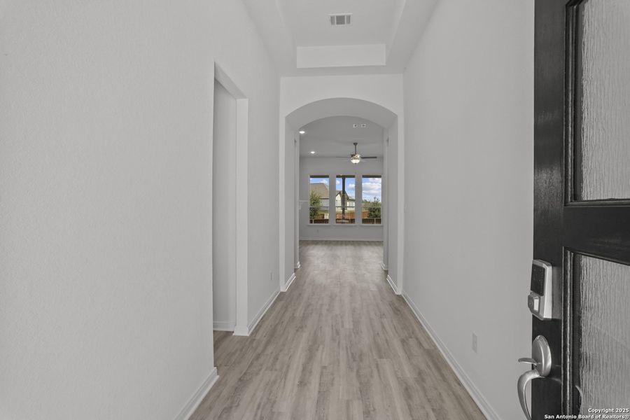 Spacious, unfurnished interior of a new home in Homestead 75', Schertz (Image 31).