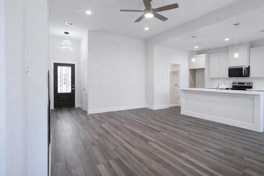 Spacious, unfurnished interior of a new home in , Alvarado (Image 22).