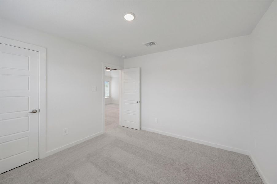Spacious, unfurnished interior of a new home in Lone Star Landing, Montgomery (Image 35).