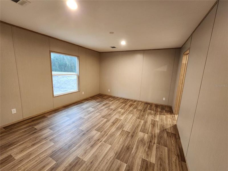 Spacious, unfurnished interior of a new home in , Dunnellon (Image 19).