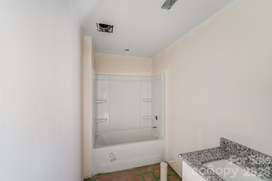 Spacious, unfurnished interior of a new home in , Lancaster (Image 4).