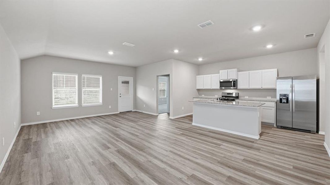 Spacious, unfurnished interior of a new home in Rock Creek West, Fort Worth (Image 17).