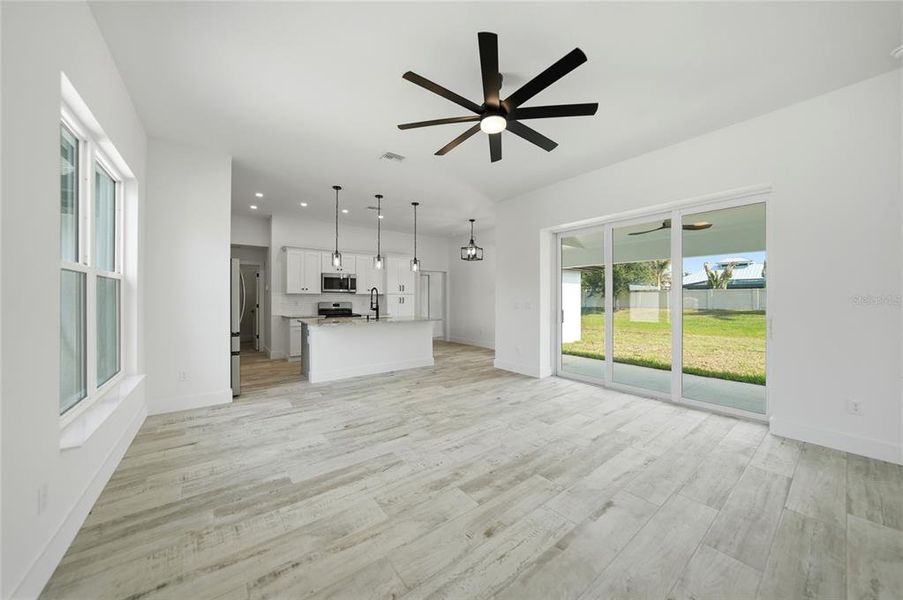 Spacious, unfurnished interior of a new home in , Arcadia (Image 23).