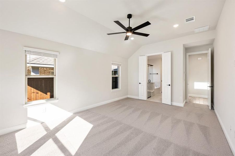 Spacious, unfurnished interior of a new home in Creekview Meadows, Pilot Point (Image 28).