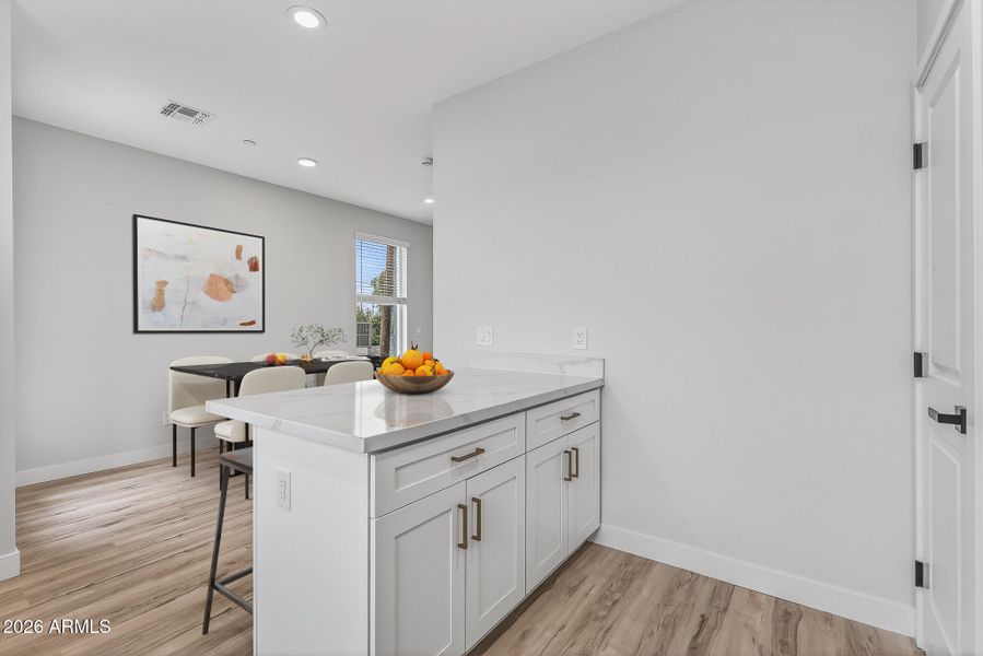 7VS) KITCHEN to dining