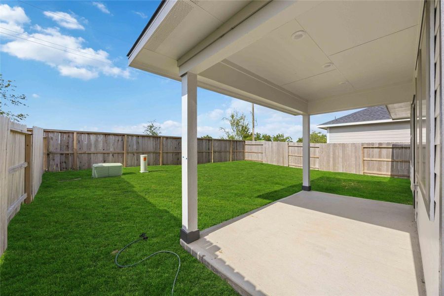 Exterior details and patio area of a home in La Segarra 40', Brookshire (Image 3).