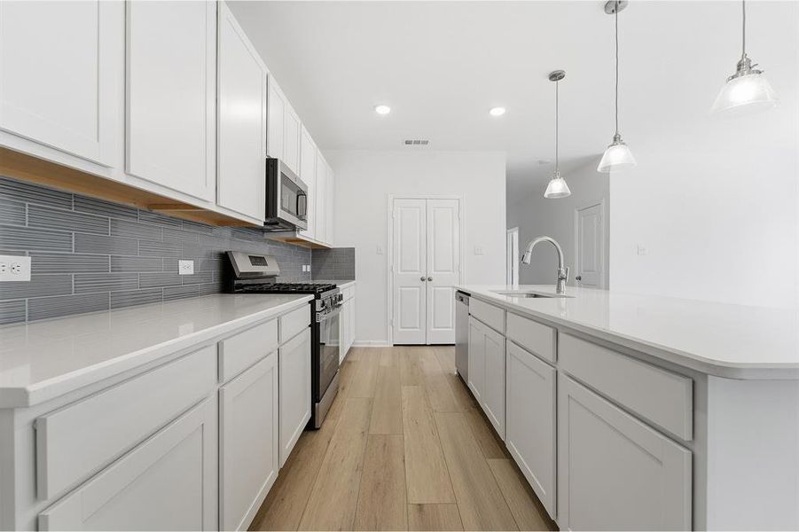 Furnished interior view inside a new home in Saddlebrook Estates, Waxahachie (Image 11).