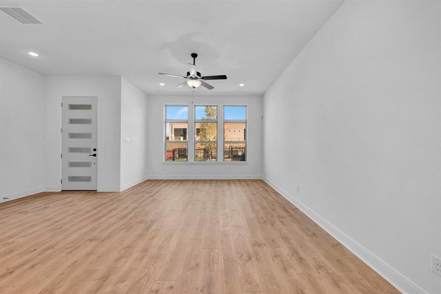 Spacious, unfurnished interior of a new home in Hillside at Las Colinas, Irving (Image 26). Spacious, unfurnished interior of a new home in Hillside at Las Colinas, Irving (Image 26).