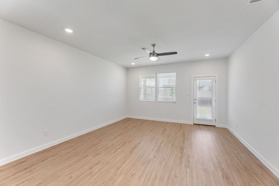 Spacious, unfurnished interior of a new home in Highland Ridge, New Braunfels (Image 28).