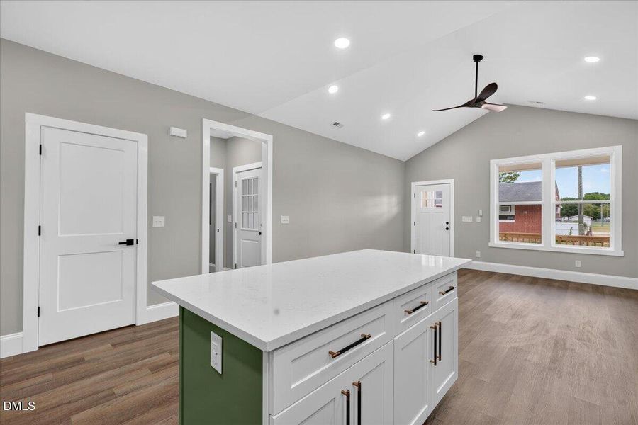 22-405 S Brevard St-22