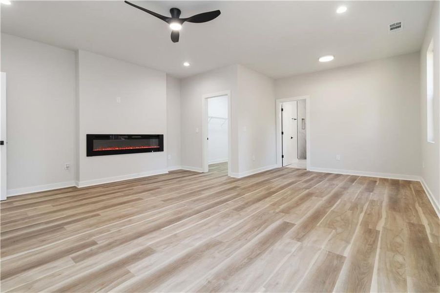 Spacious, unfurnished interior of a new home in , Atlanta (Image 11).