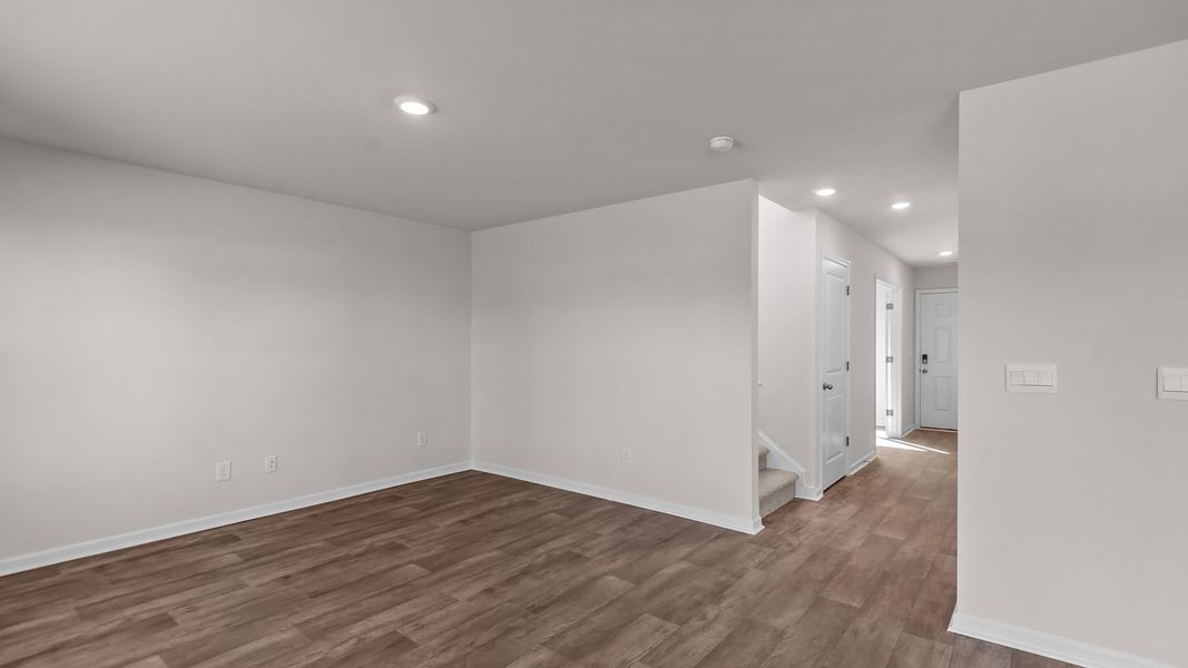 Spacious, unfurnished interior of a new home in Blair Ridge, La Grange (Image 17).