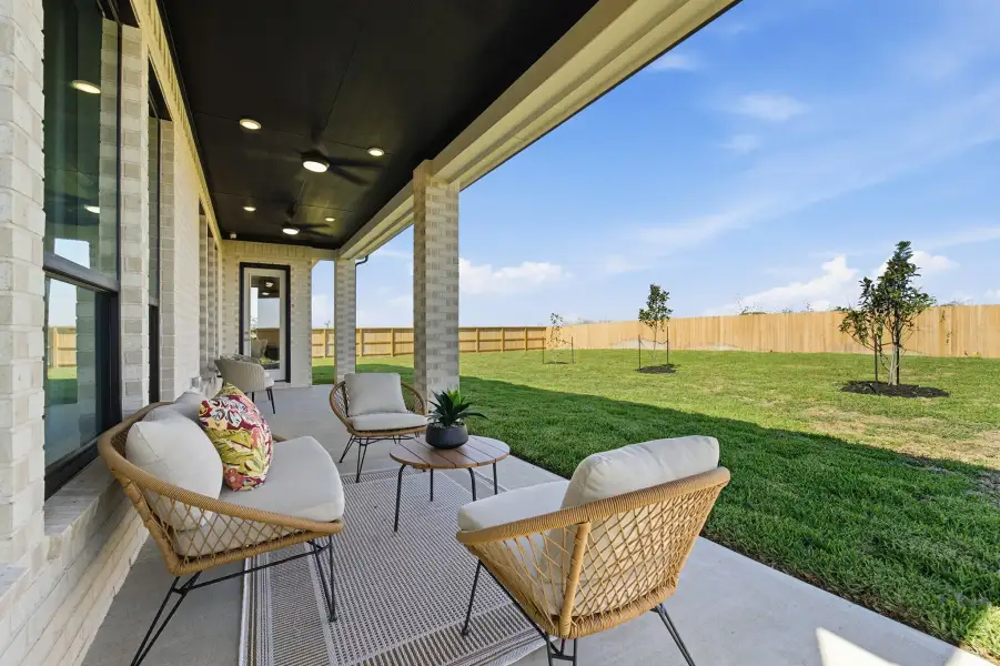 Representative exterior details of a home built from the Laguna III by CastleRock Communities in Lakesong, Grand Prairie (Image 3).