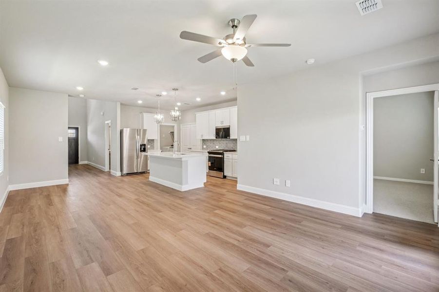 Photo is not of the actual home, but is an inspirational photo of builder’s model home and may depict options, furnishings, and/or decorator features that are not included. Photo is not of the actual home, but is an inspirational photo of builder’s model home and may depict options, furnishings, and/or decorator features that are not included.