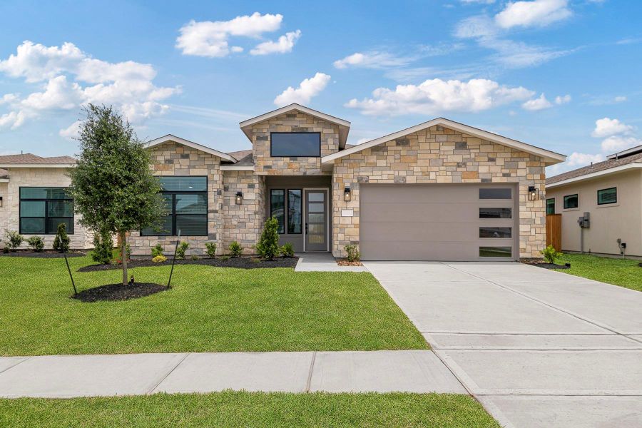 Front exterior of a new home in Hallimore Ranch, Rosenberg, TX, highlighting curb appeal (Image 1). Front exterior of a new home in Hallimore Ranch, Rosenberg, TX, highlighting curb appeal (Image 1).
