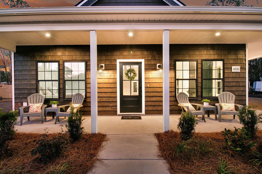 Exterior details and patio area of a home in , Hollywood (Image 3).
