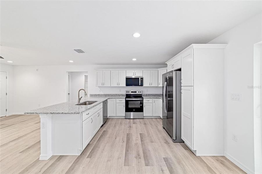 Furnished interior view inside a new home in , Dunnellon (Image 40).