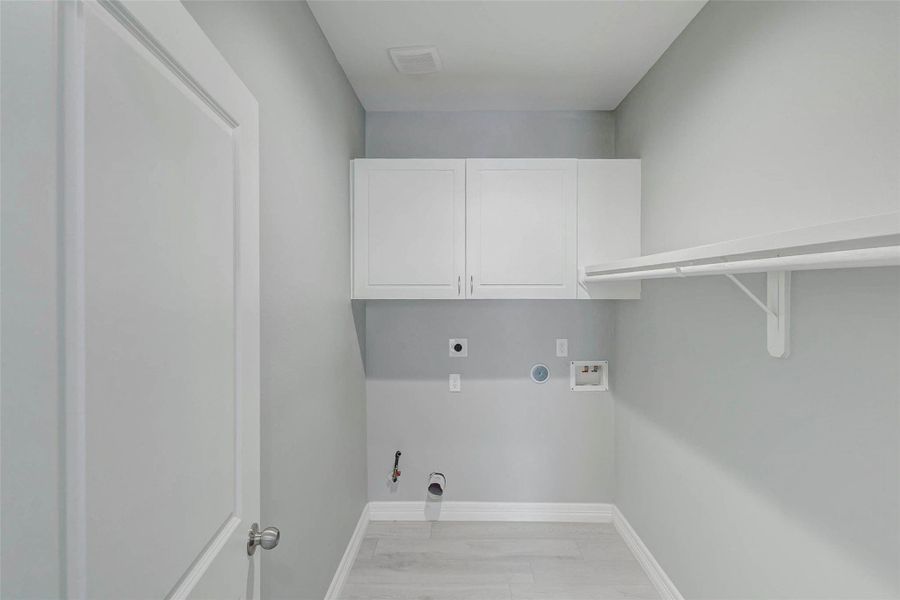 Spacious, unfurnished interior of a new home in , Houston (Image 21).