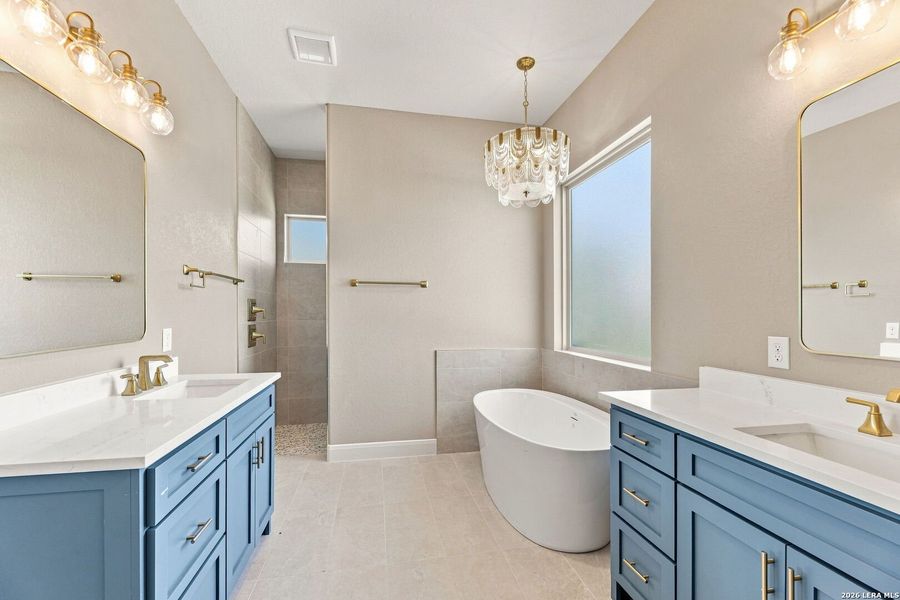 Furnished interior view inside a new home in , Seguin (Image 13).