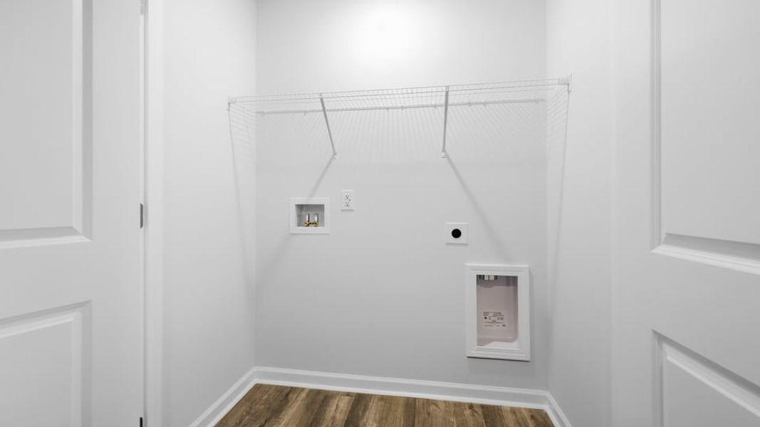 Spacious, unfurnished interior of a new home in Tanglewood Townes, Greenville (Image 32).