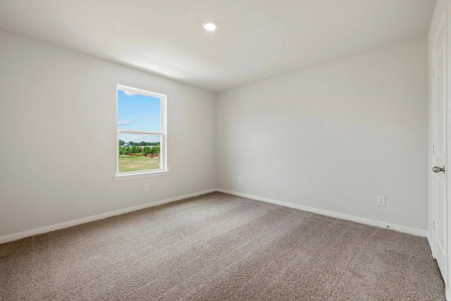 Spacious, unfurnished interior of a new home in Pinewood Trails, Cleveland (Image 21).