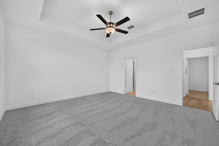 Spacious, unfurnished interior of a new home in Madero 50s, Fort Worth (Image 16).