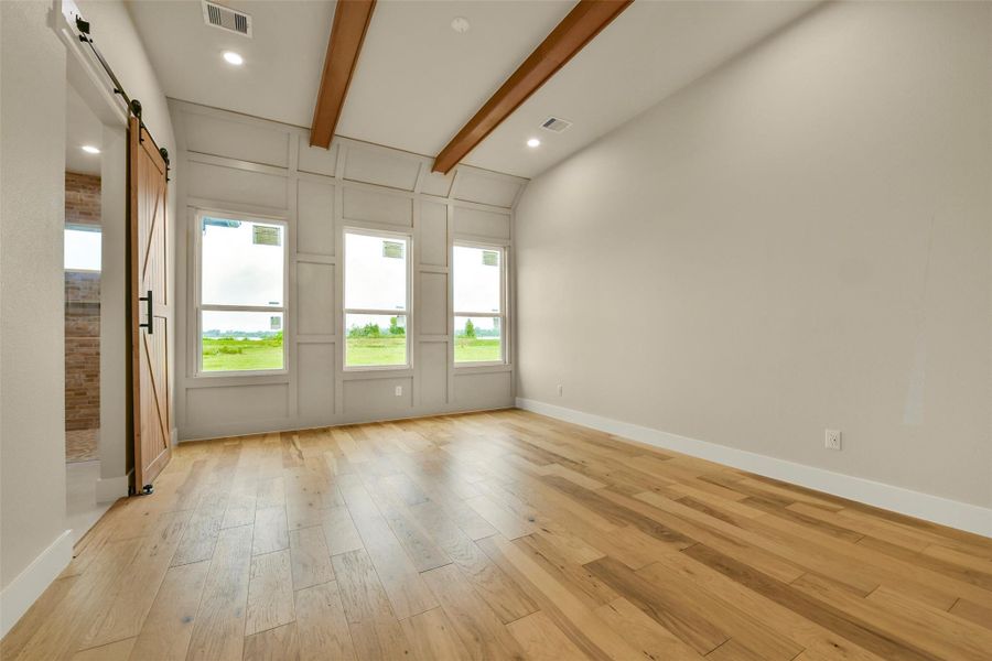 Spacious, unfurnished interior of a new home in , Angleton (Image 20).