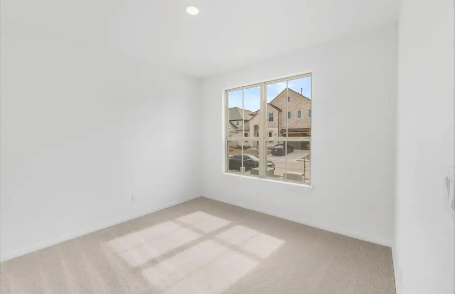 Spacious, unfurnished interior of a new home in Bluffview Reserve, Leander (Image 22).