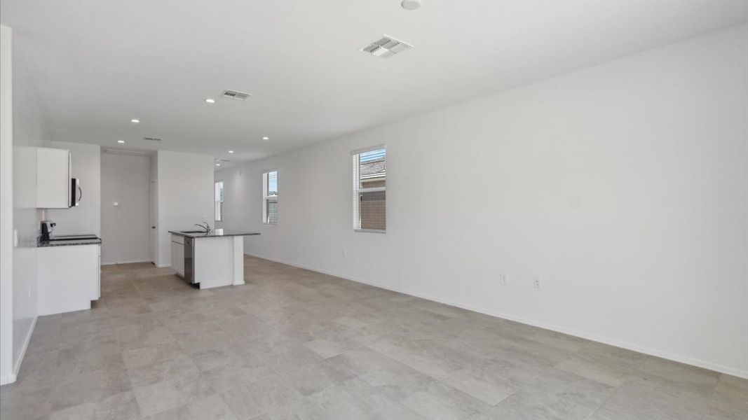 Spacious, unfurnished interior of a new home in Radiance at Superstition Vistas, Apache Junction (Image 12).
