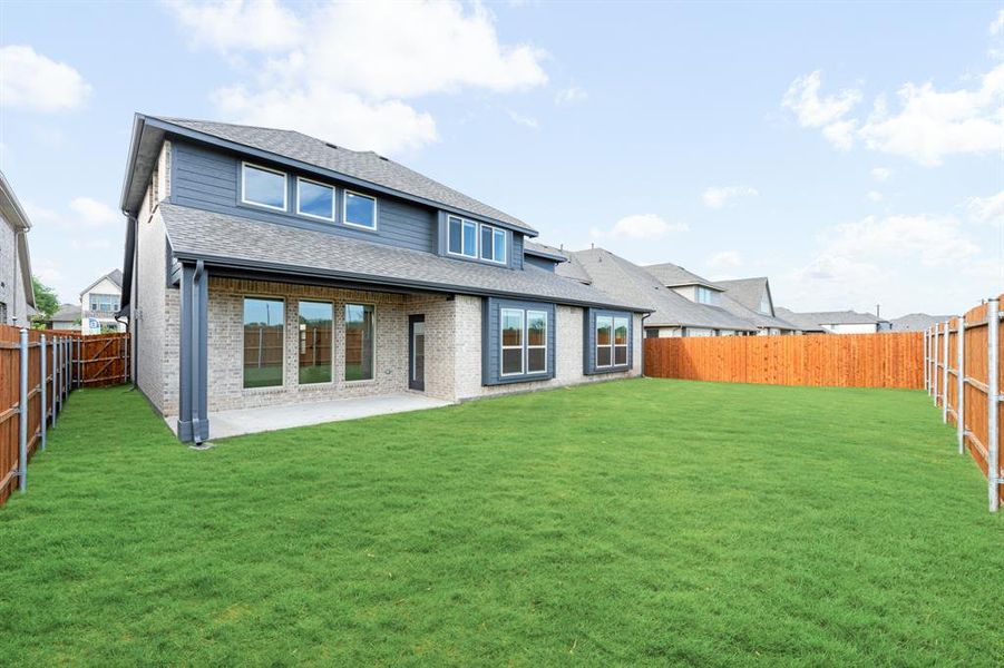 Exterior details and patio area of a home in Glenwood Meadows, Argyle (Image 23).